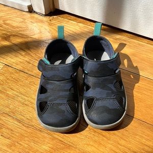 Ten Little Everyday Sandals navy camo size 7